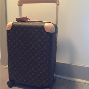 LV Horizon 50 Monogram Rolling Luggage